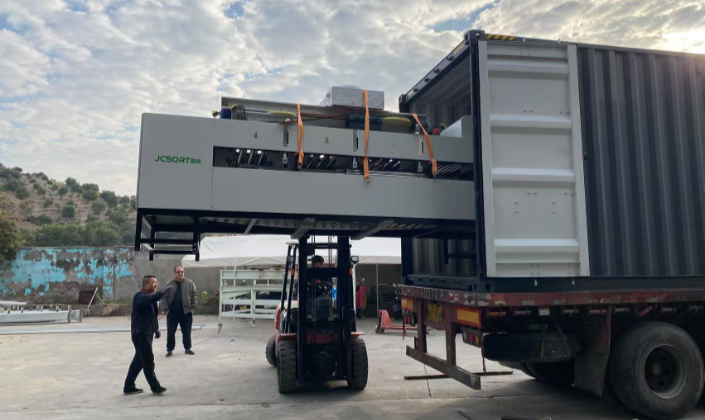 Precise grading and automatic packaging! Three customized roller-type cucumber grading machines have
